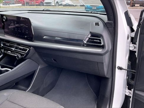 Used 2024 Chevrolet Traverse LT AWD/4WD image 17