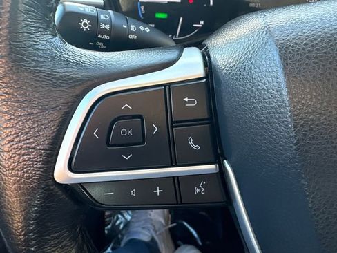 Used 2024 Toyota Sienna XLE image 28