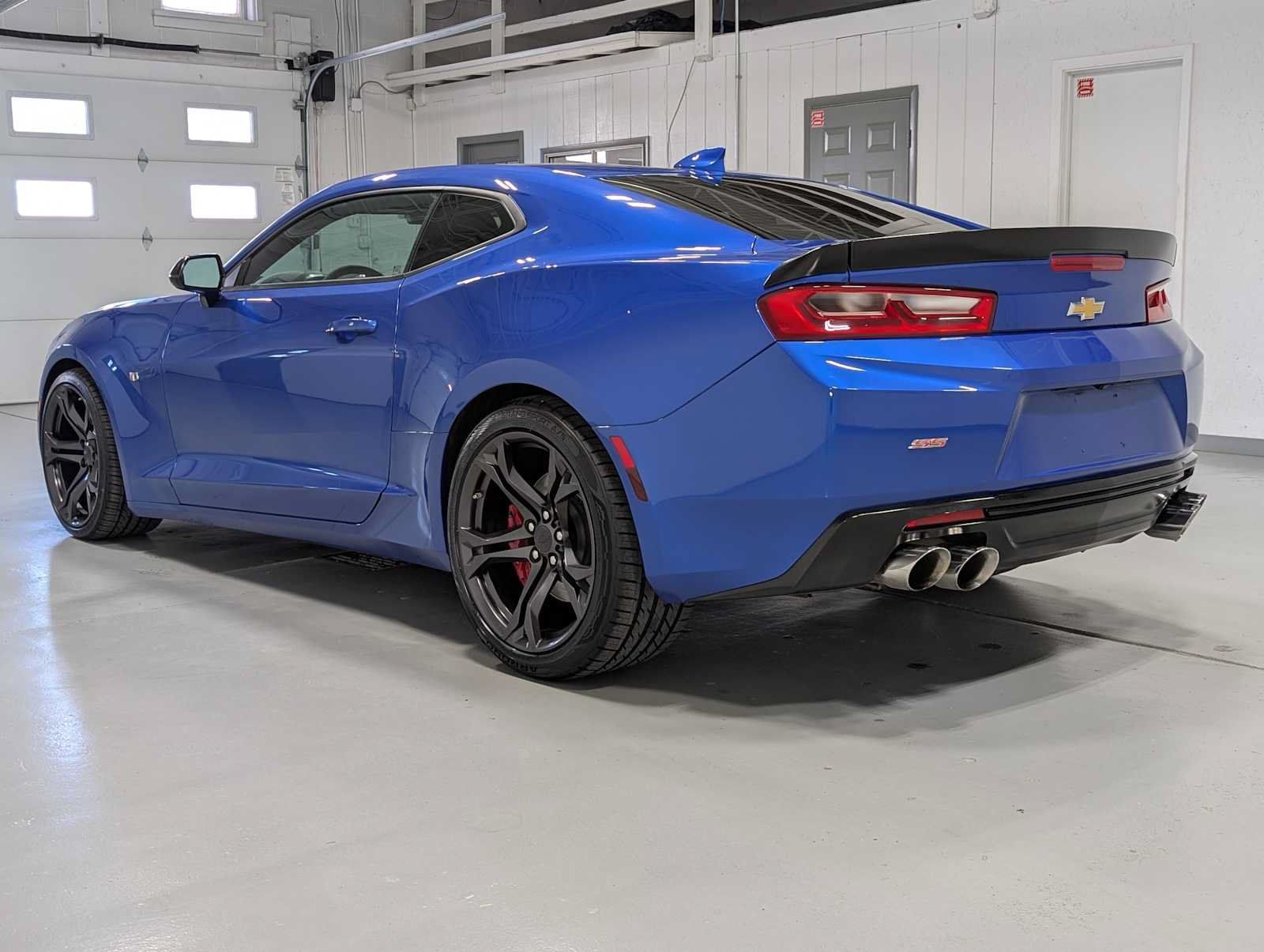 Used 2018 Chevrolet Camaro SS RWD image 9