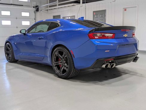 Used 2018 Chevrolet Camaro SS RWD image 9