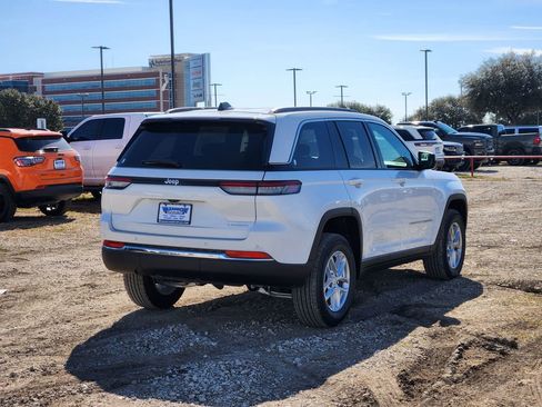 New 2026 Jeep Grand Cherokee Laredo RWD image 4