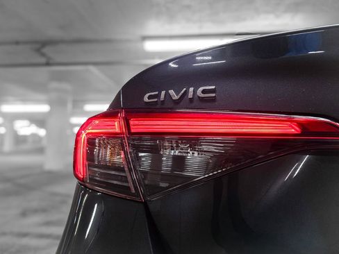 Used 2024 Honda Civic Sport image 9