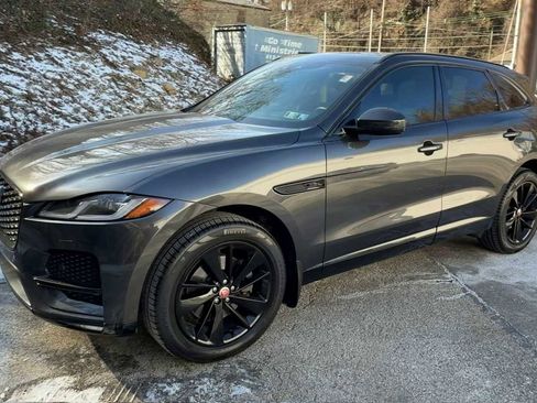 Used 2023 Jaguar F-PACE S image 4