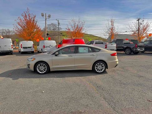 Used 2019 Ford Fusion SE image 4