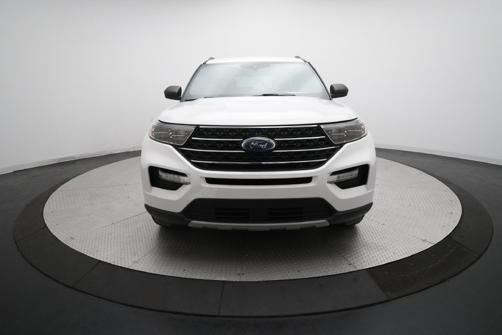 Used 2020 Ford Explorer XLT w/ Equipment Group 202A AWD/4WD image 11