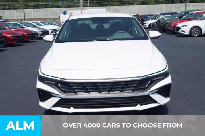 Used 2026 Hyundai Elantra SE FWD image 2