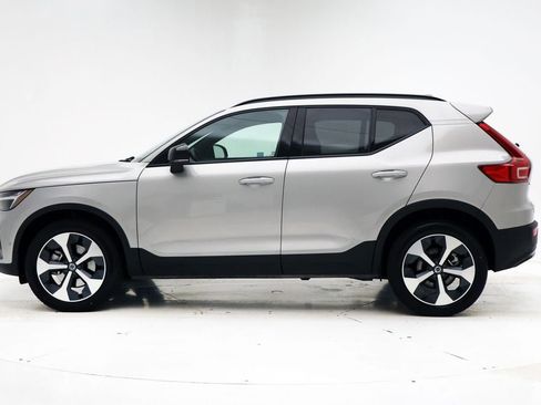 Used 2025 Volvo XC40 B5 Plus image 6