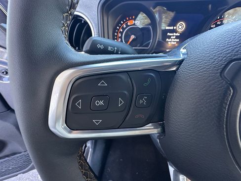 Used 2025 Jeep Wrangler Sahara image 14