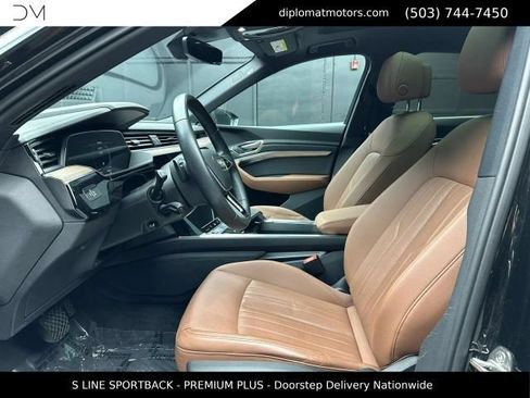 Used 2023 Audi e-tron Premium Plus AWD/4WD image 17