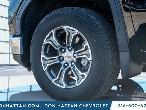 Used 2025 GMC Sierra 1500 SLT AWD/4WD image 39