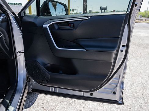 Used 2021 Toyota RAV4 LE image 13