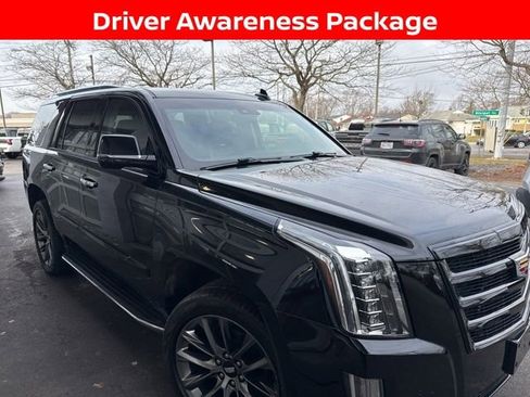 Used 2019 Cadillac Escalade Luxury w/ Escalade Sport Edition image 7