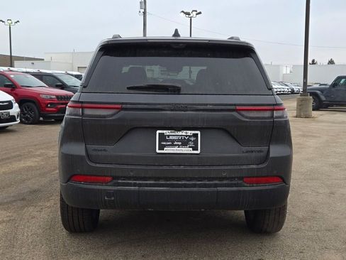 Used 2025 Jeep Grand Cherokee Limited w/ Luxury Tech Group II image 14