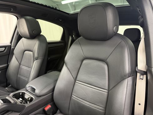 Used 2022 Porsche Cayenne Platinum Edition AWD/4WD image 5