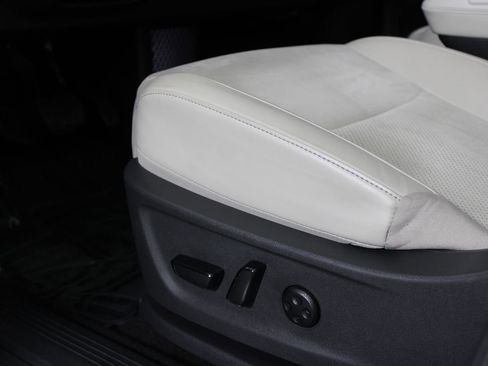 Used 2024 Nissan Ariya FWD image 9