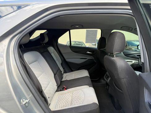 Used 2019 Chevrolet Equinox LT FWD image 17