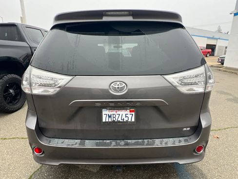 Used 2015 Toyota Sienna SE image 5