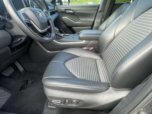 Used 2024 Toyota Highlander XSE image 17