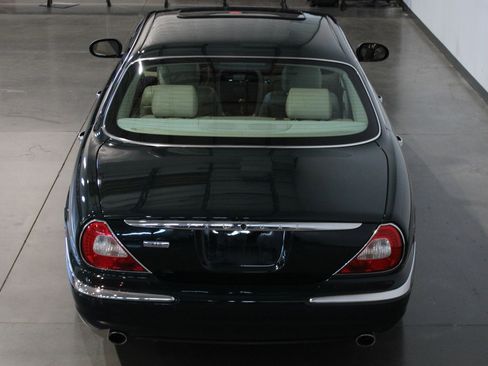 Used 2004 Jaguar XJ8 RWD image 8