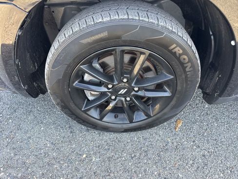 Used 2020 Dodge Journey SE w/ Blacktop Package image 9