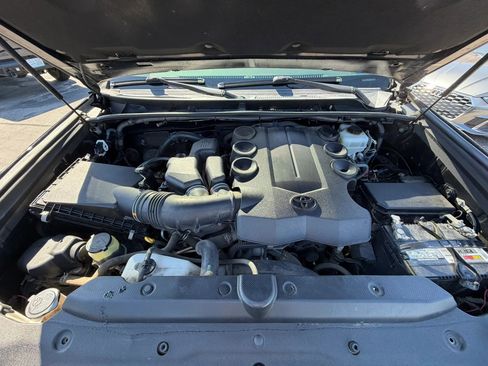 Used 2016 Toyota 4Runner SR5 AWD/4WD image 39