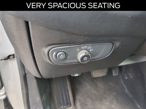 Used 2019 Chevrolet Equinox LS w/ LS Convenience Package image 16