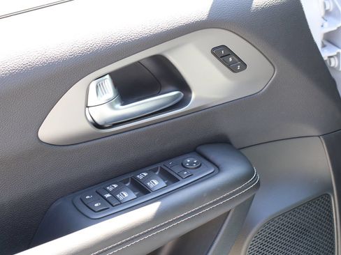New 2027 Chrysler Pacifica Select FWD image 20