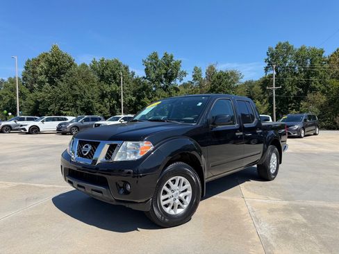 Used 2017 Nissan Frontier SV w/ SV Value Truck Package AWD/4WD image 1
