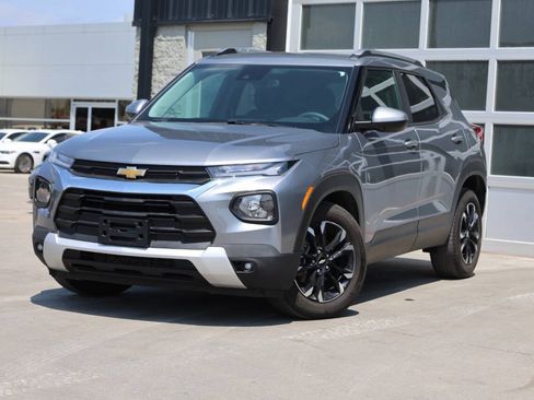 Used 2023 Chevrolet TrailBlazer LT FWD image 3
