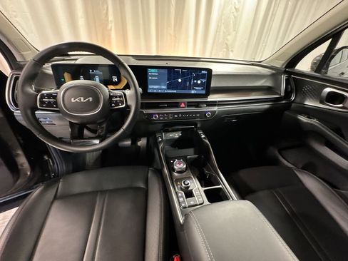 Certified 2025 Kia Sorento EX image 15