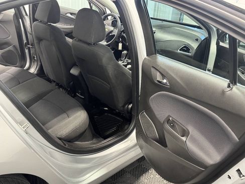 Used 2018 Chevrolet Cruze LT FWD image 19