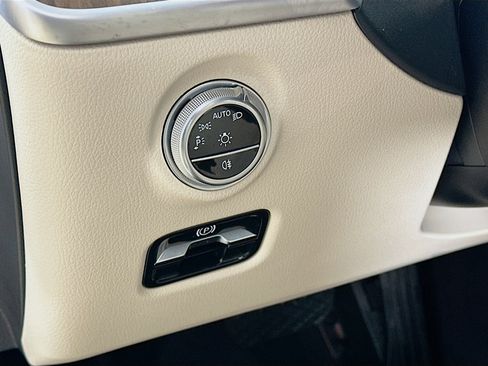 Certified 2022 Mercedes-Benz C 300 4MATIC Sedan image 10