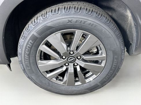 Used 2025 Nissan Pathfinder SV FWD image 11