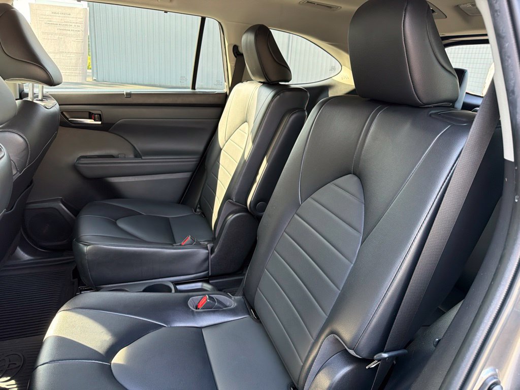 Used 2022 Toyota Highlander XLE AWD/4WD image 20