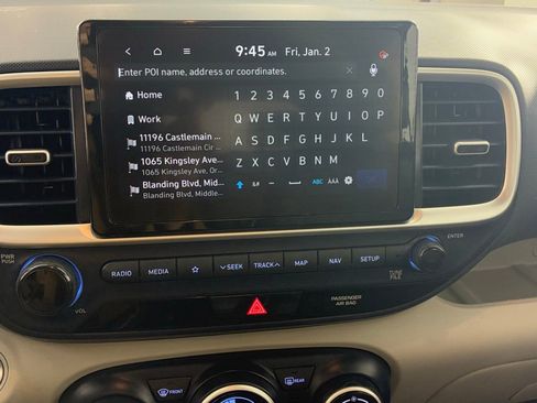 Used 2022 Hyundai Venue Limited image 15