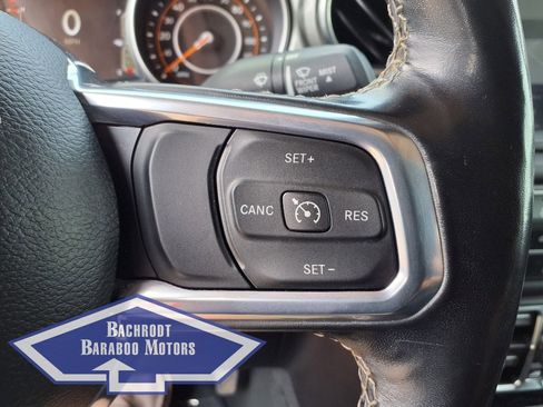 Used 2022 Jeep Gladiator Overland w/ Cold Weather Group image 31