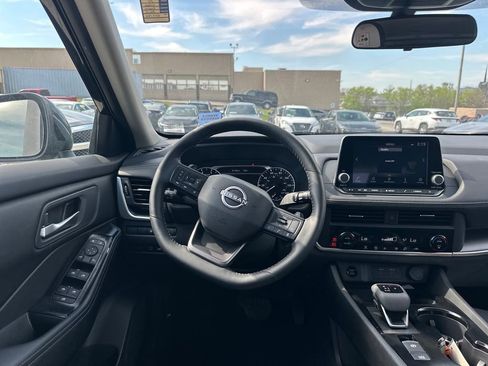 Certified 2025 Nissan Rogue SV FWD image 16