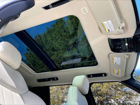 Used 2025 Land Rover Range Rover SE AWD/4WD image 22