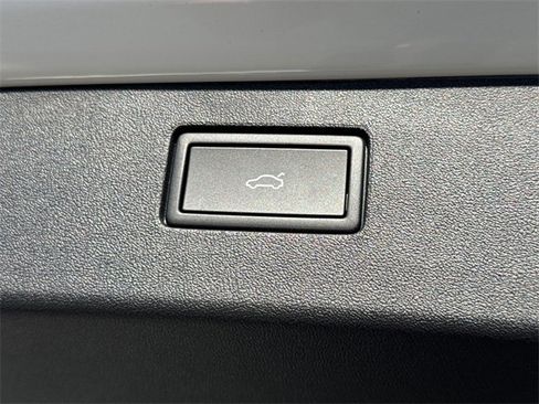 New 2026 Volkswagen Tiguan SE image 14