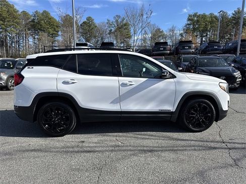 Used 2021 GMC Terrain SLE w/ Elevation Edition image 8