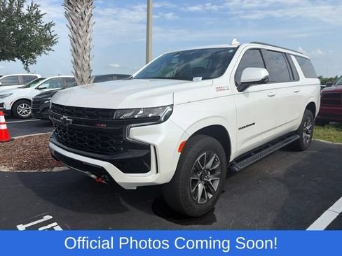 Used 2023 Chevrolet Suburban Z71 w/ Luxury Package AWD/4WD image 2