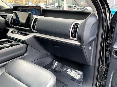 Certified 2025 Ford Expedition Active AWD/4WD image 15