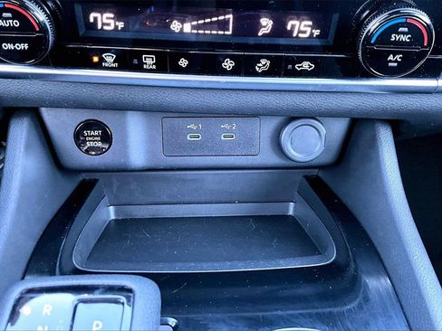 Used 2024 Nissan Rogue SV image 15