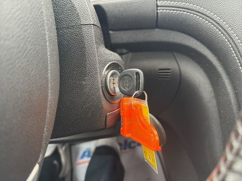 Used 2016 Chevrolet Traverse LT w/ Style and Technology Package image 16