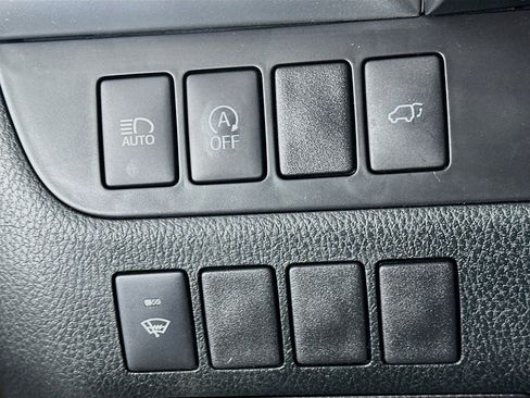 Used 2019 Toyota Highlander XLE image 17