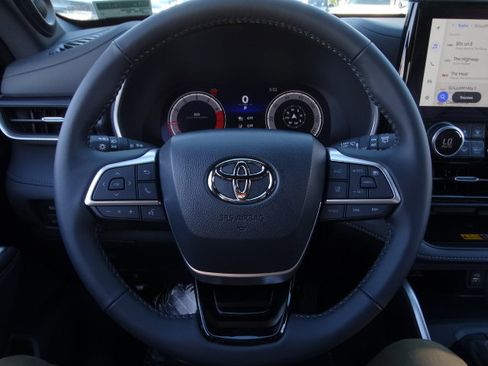 New 2026 Toyota Highlander XSE image 16