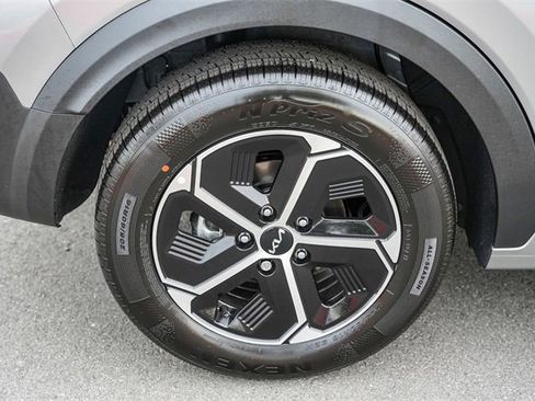 New 2025 Kia Niro EX image 12