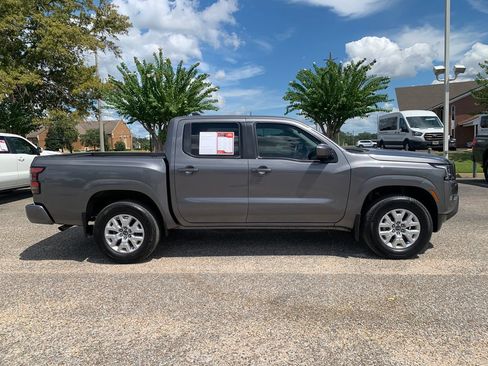 Used 2023 Nissan Frontier SV w/ SV Convenience Package AWD/4WD image 2