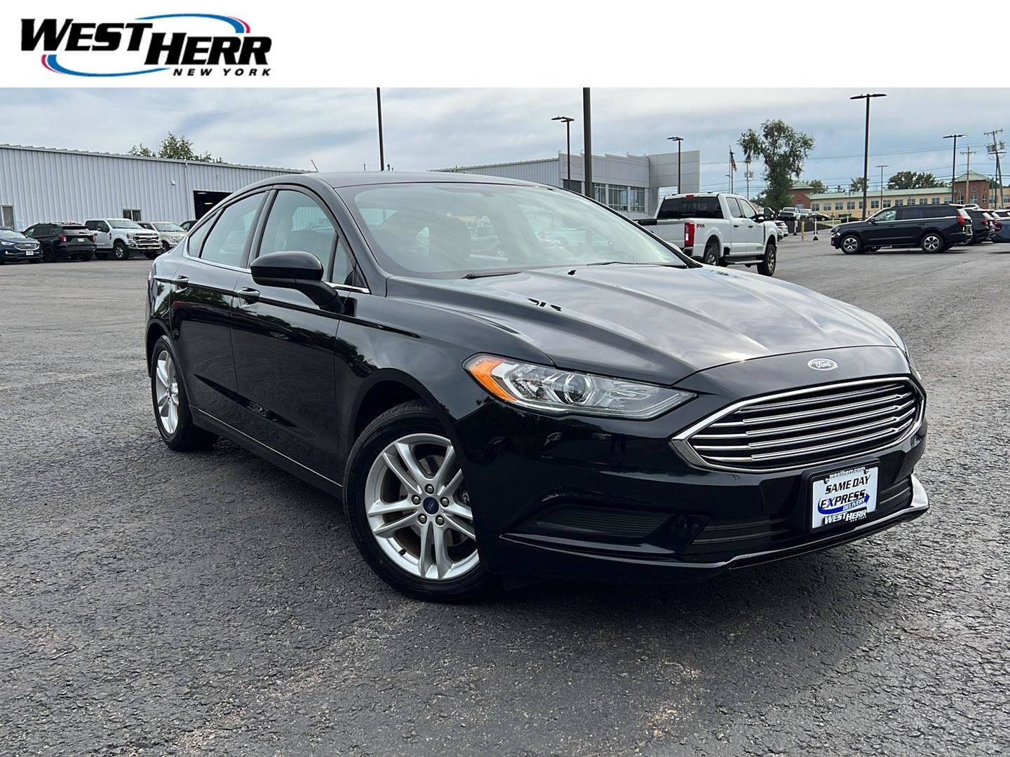 Used 2018 Ford Fusion SE w/ Fusion SE Technology Package FWD image 1