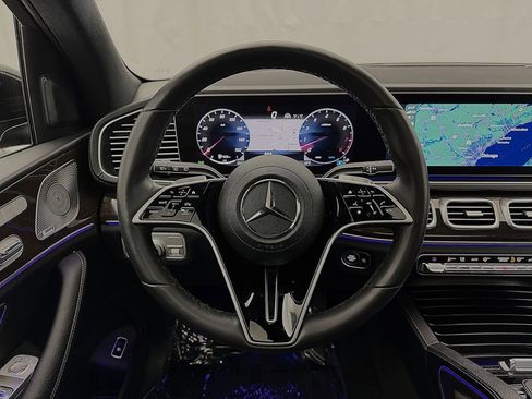 Used 2025 Mercedes-Benz GLS 450 4MATIC image 11
